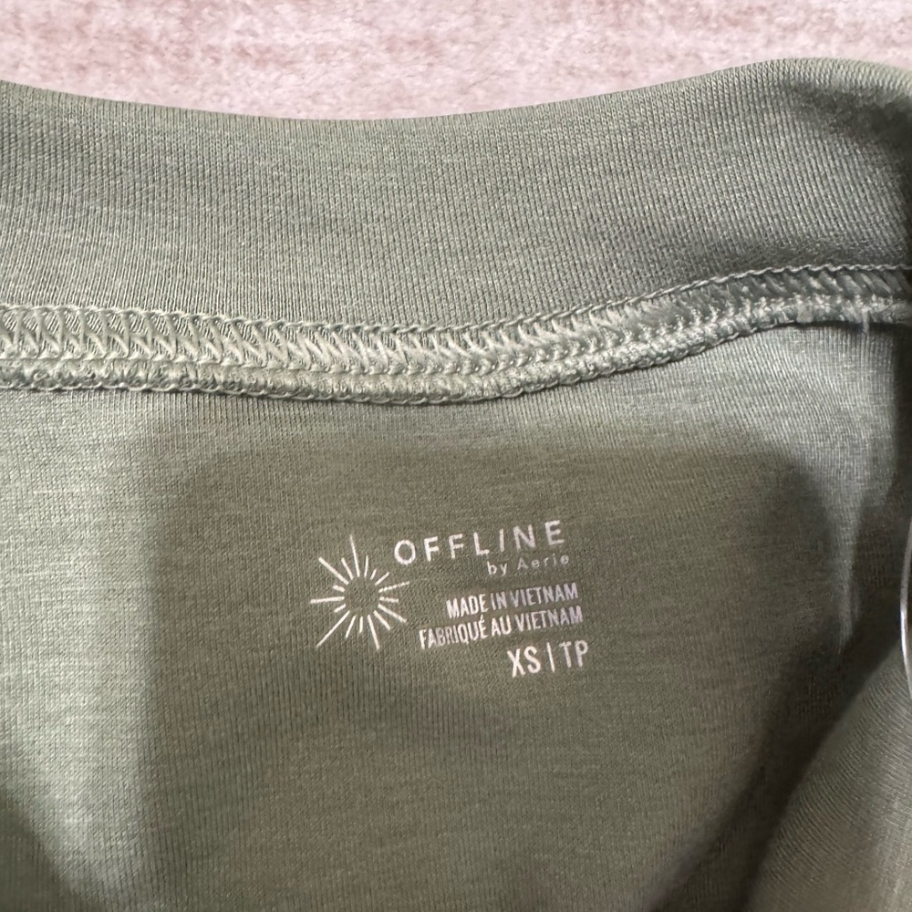 OFFLINE By Aerie ChillUp Crewneck Sweatshirt size xs bnwt - Picture 4 of 4